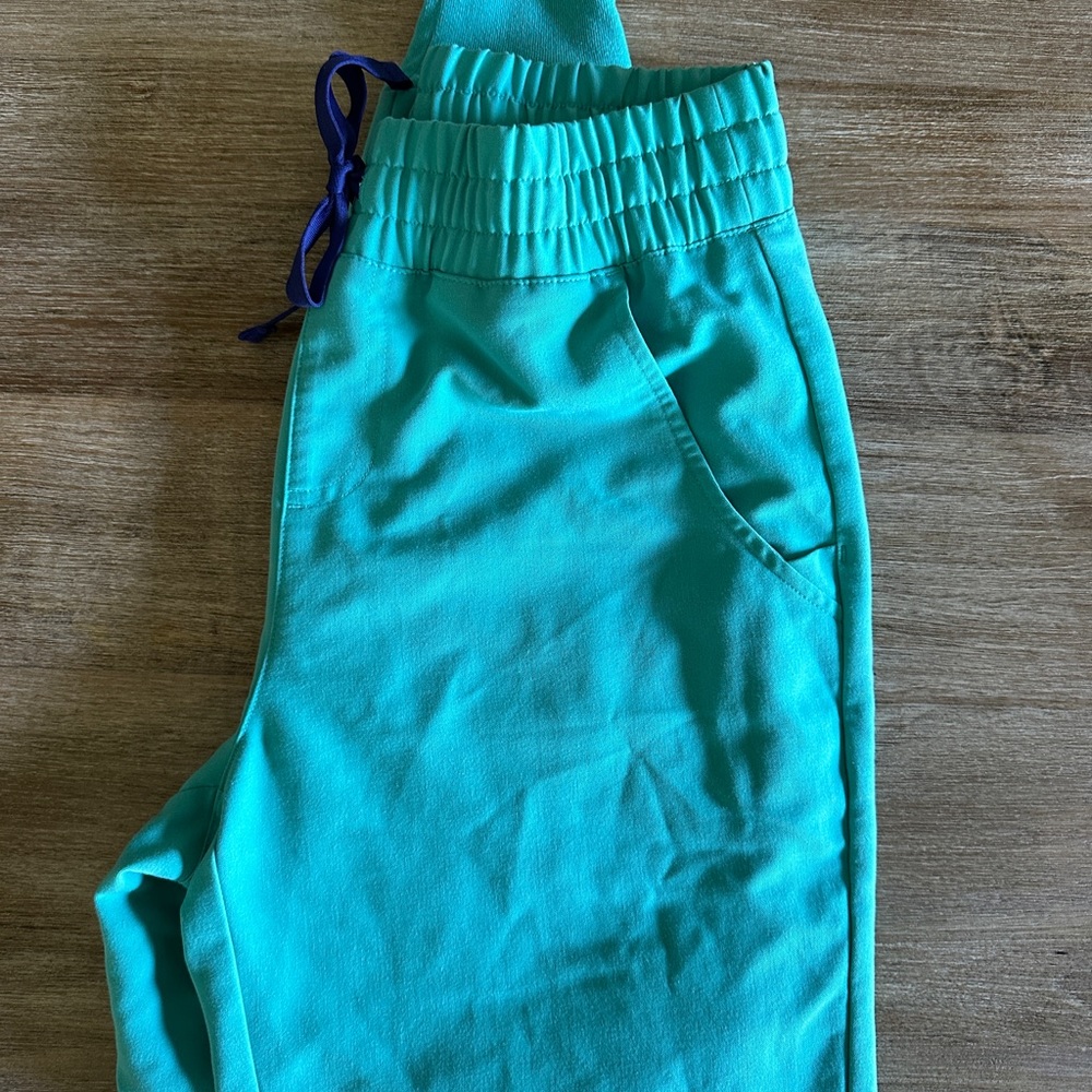 Figs Zamora High Waisted Surgical Green Scrub Pants